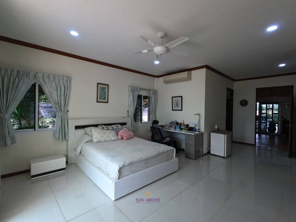 3 Bedrooms at LAGUNA HOME with Pool/Lake/mountain views