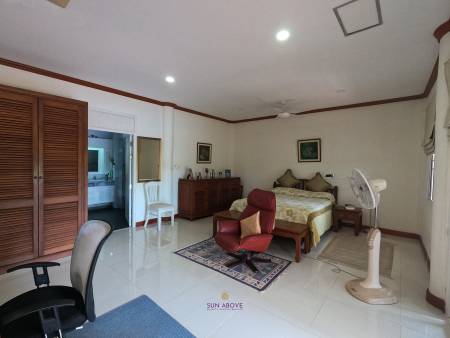 3 Bedrooms at LAGUNA HOME with Pool/Lake/mountain views