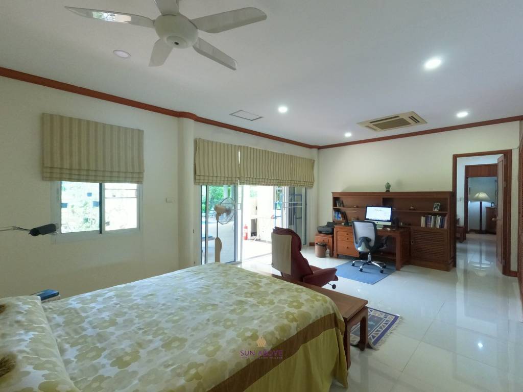 3 Bedrooms at LAGUNA HOME with Pool/Lake/mountain views