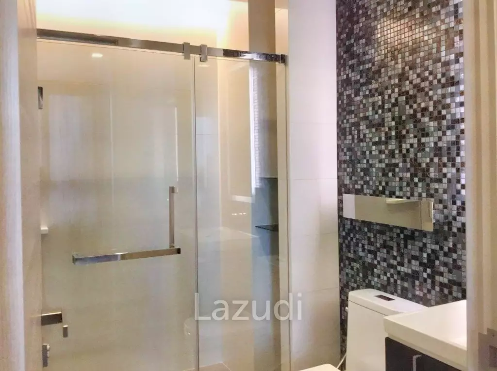 1 Bed 1 Bath 35 SQ.M The Room Sathorn - St.Louis