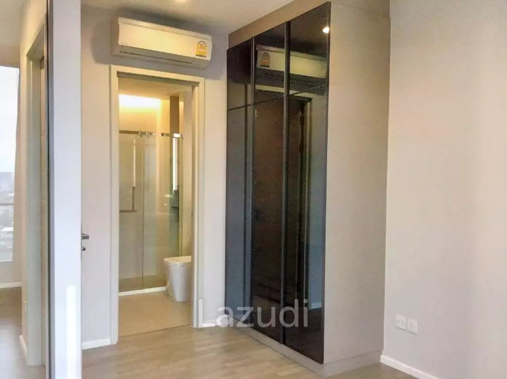 1 Bed 1 Bath 35 SQ.M The Room Sathorn - St.Louis