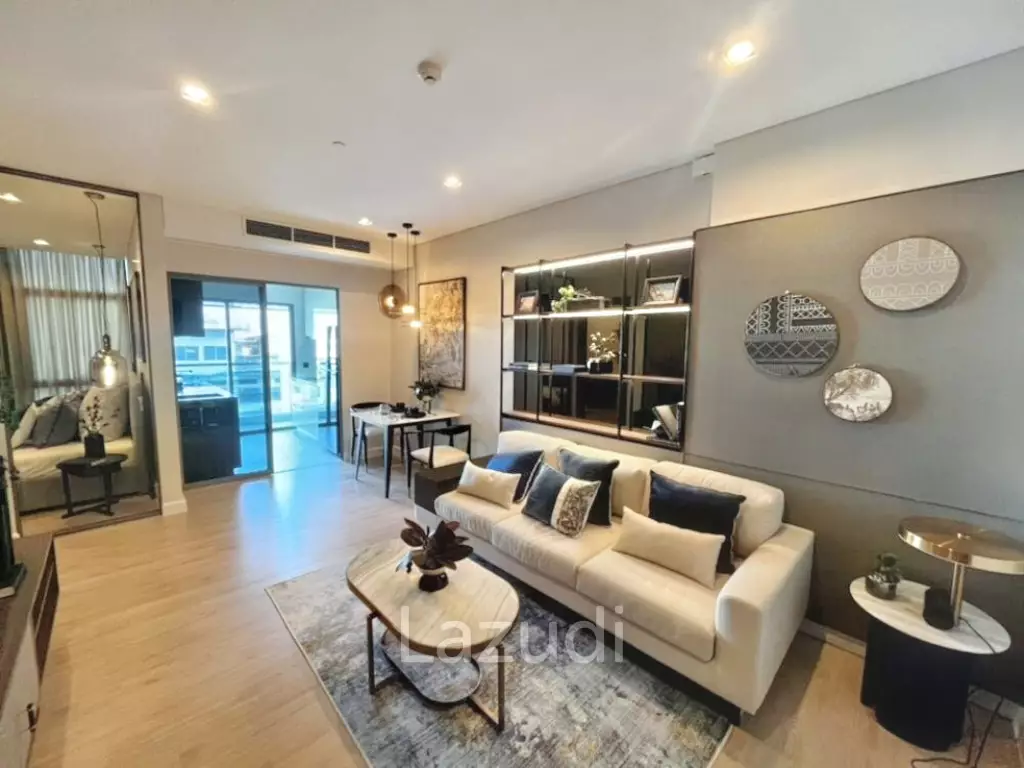 1 Bed 1 Bath 56.20 SQ.M The Room Charoenkrung 30