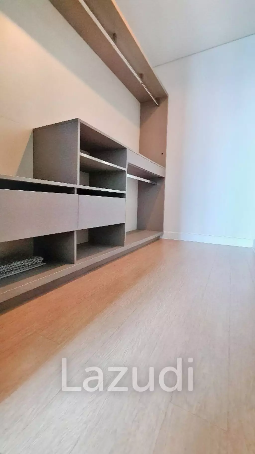 1 Bed 1 Bath 53 SQ.M The Room Charoenkrung 30