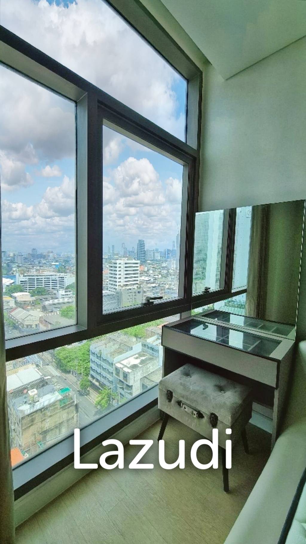 1 Bed 1 Bath 53 SQ.M The Room Charoenkrung 30