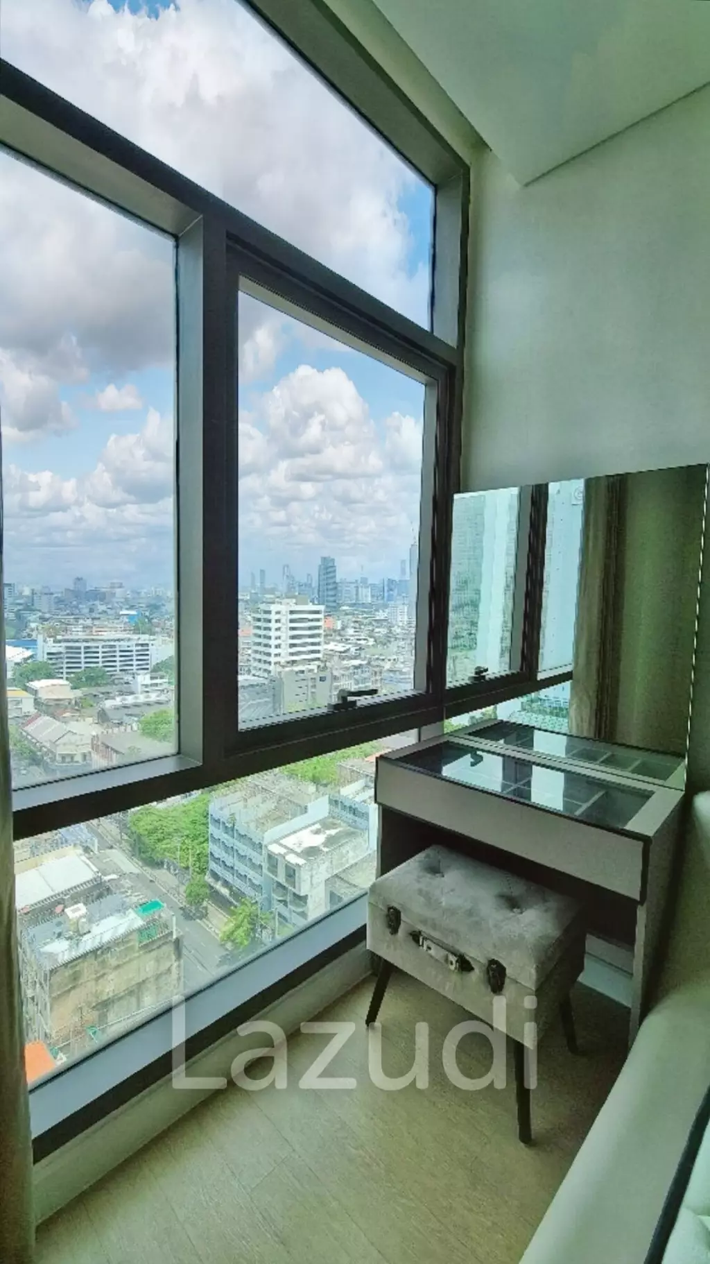 1 Bed 1 Bath 53 SQ.M The Room Charoenkrung 30
