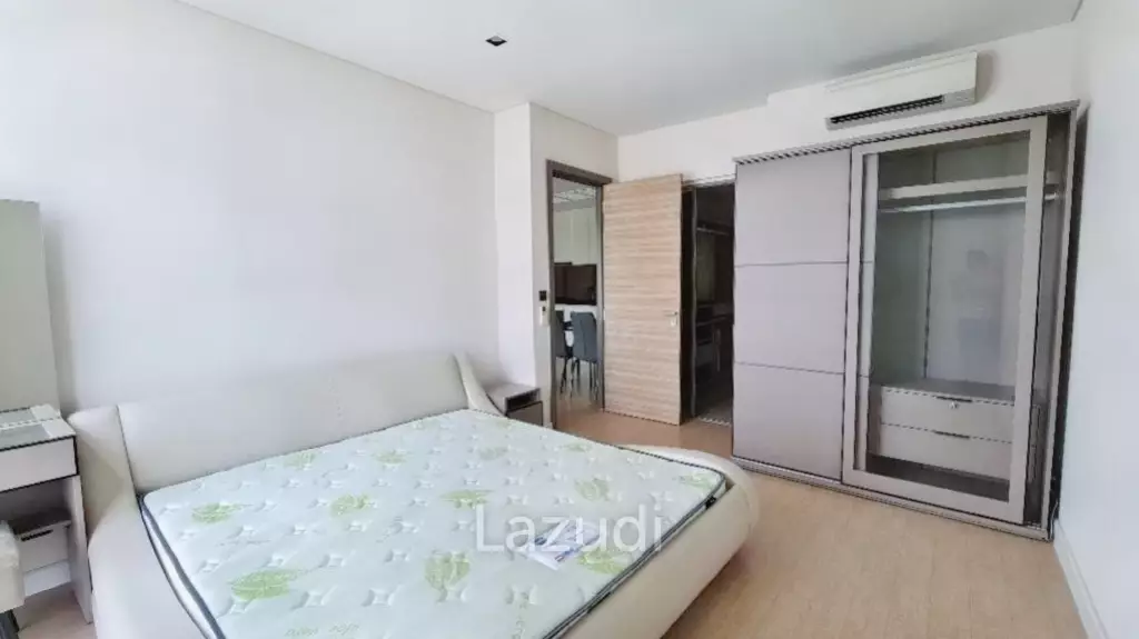 1 Bed 1 Bath 53 SQ.M The Room Charoenkrung 30