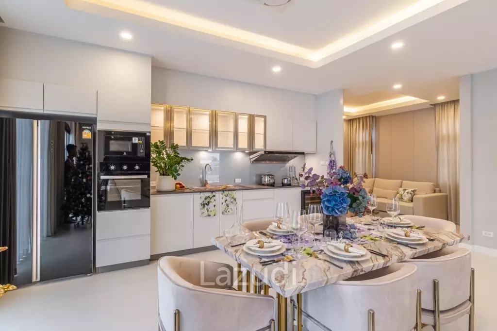 4 Beds 4 Bath 305 SQ.M Rungsii Village