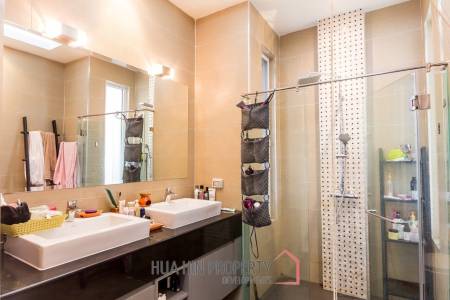 Red Mountain Waterside: 3 Bedroom Pool Villa