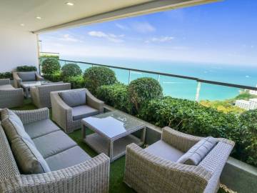 Studio Condo facing Pool view for Sale at Pratamnak