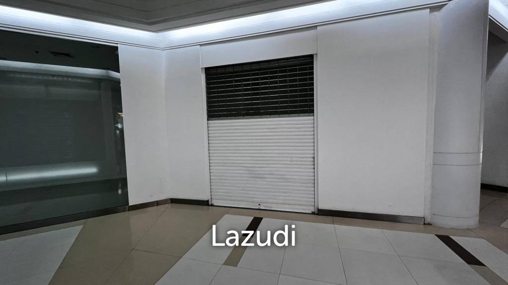 Retail Shop For Rent At Wave Place Connect to sky bridge BTS Ploenchit station