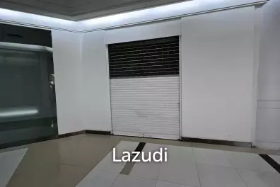 Retail Shop For Rent At Wave Place Connect to sky bridge BTS Ploenchit station
