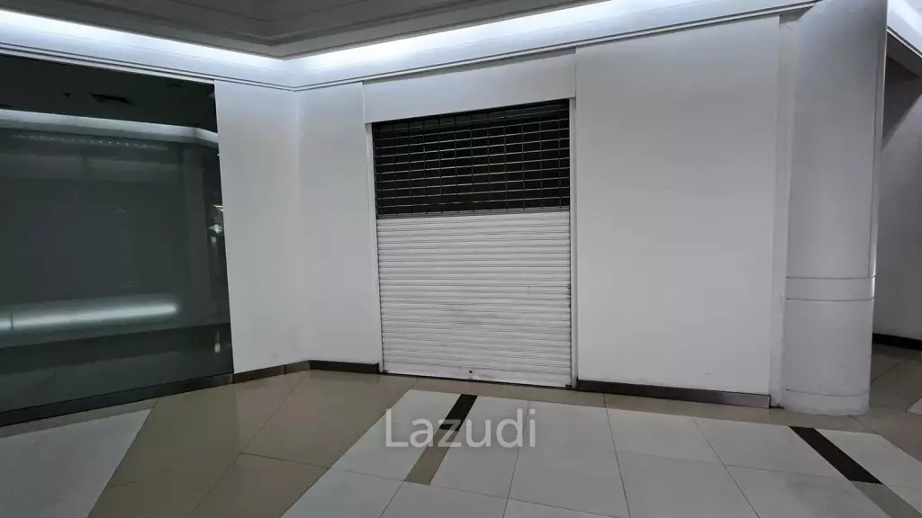 Retail Shop For Rent At Wave Place Connect to sky bridge BTS Ploenchit station