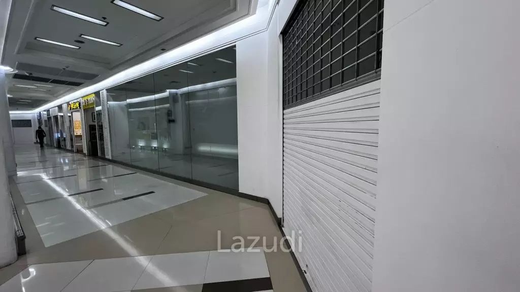 Retail Shop For Rent At Wave Place Connect to sky bridge BTS Ploenchit station