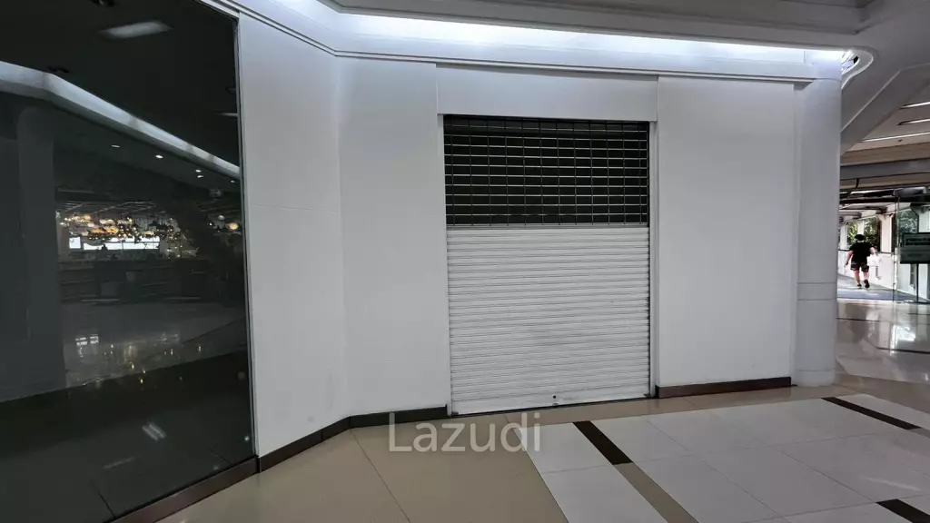 Retail Shop For Rent At Wave Place Connect to sky bridge BTS Ploenchit station