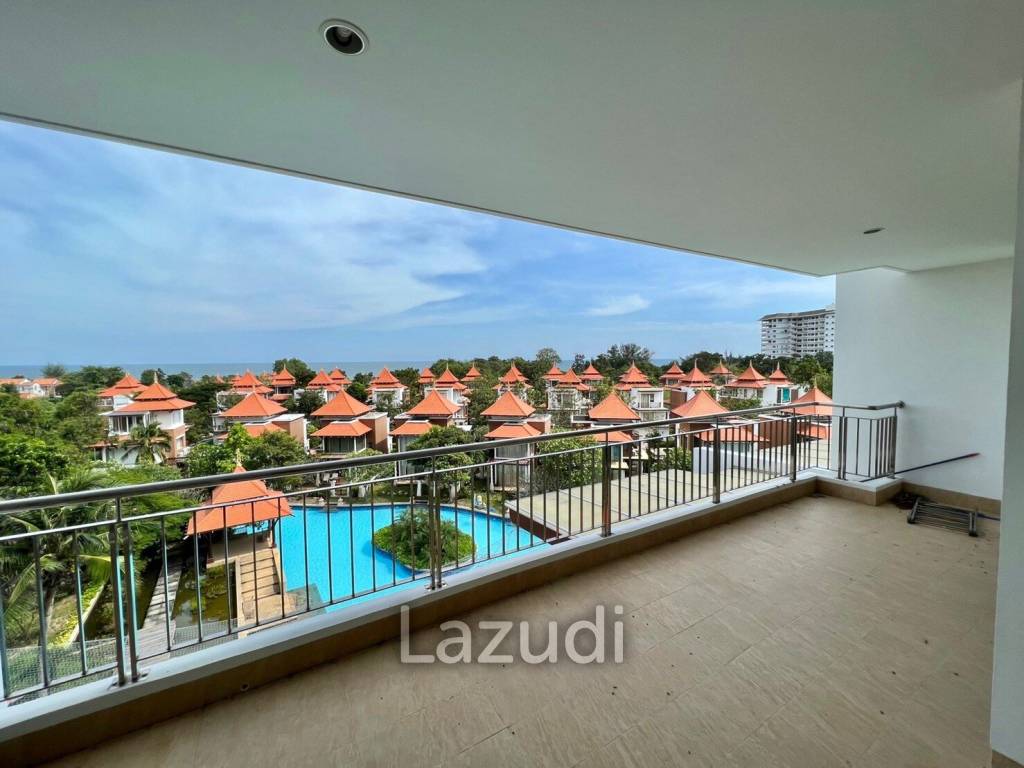 Boathouse: 2 Bedroom Condo With Sea View