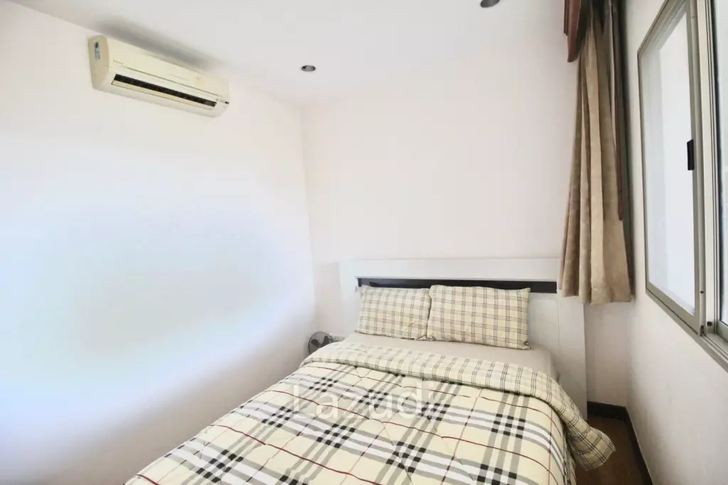 Boathouse: 2 Bedroom Condo With Sea View