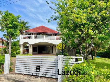 Palm Beach Village: 4 Bedroom Villa