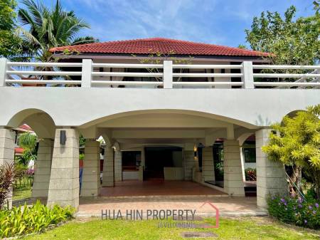 Palm Beach Village: 4 Bedroom Villa
