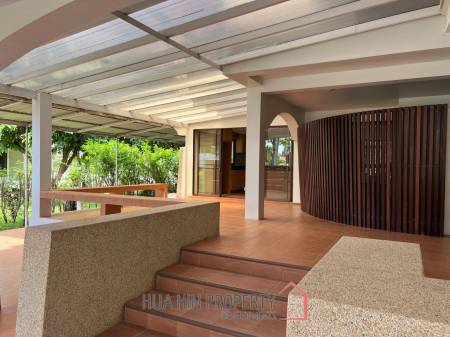 Palm Beach Village: 4 Bedroom Villa
