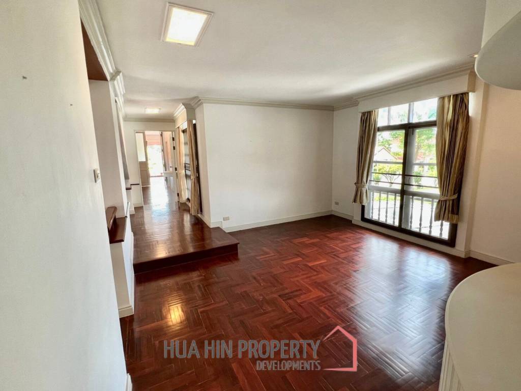 Palm Beach Village: 4 Bedroom Villa