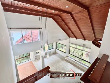 Palm Beach Village: 4 Bedroom Villa