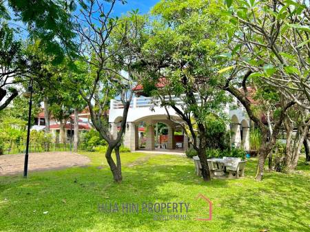 Palm Beach Village: 4 Bedroom Villa