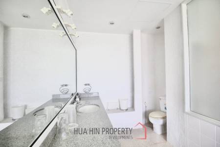 Palm Beach Village: 4 Bedroom Villa