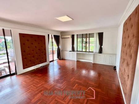 Palm Beach Village: 4 Bedroom Villa