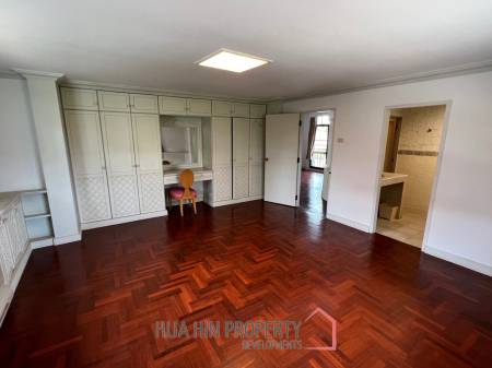 Palm Beach Village: 4 Bedroom Villa