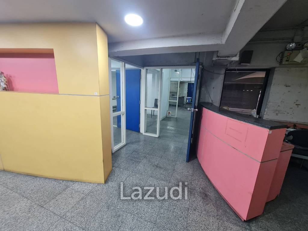 7-storey building, 5000 sqm, near BTS Bearing.