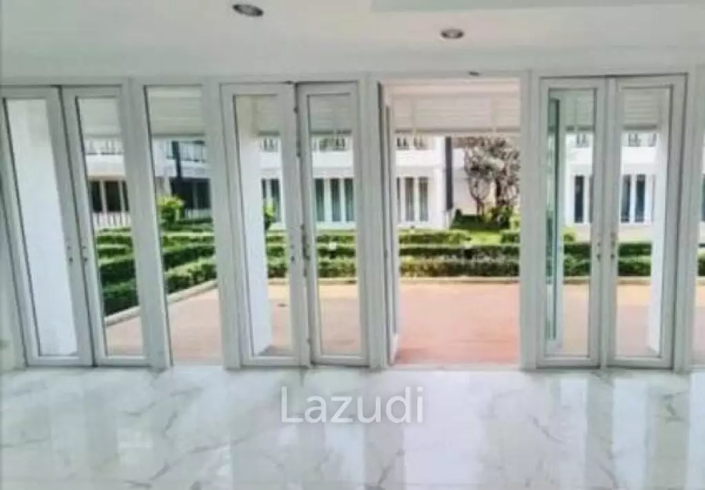 Modern Beachfront 3 Bed Villa