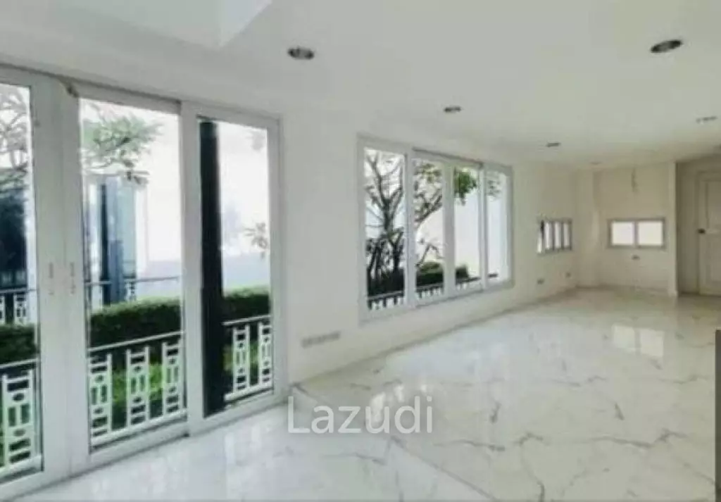 Modern Beachfront 3 Bed Villa
