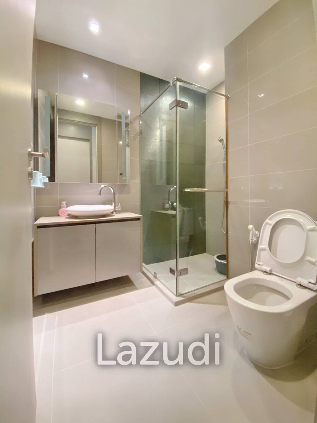 2 Bed 2 Bath 61 SQ.M M Silom