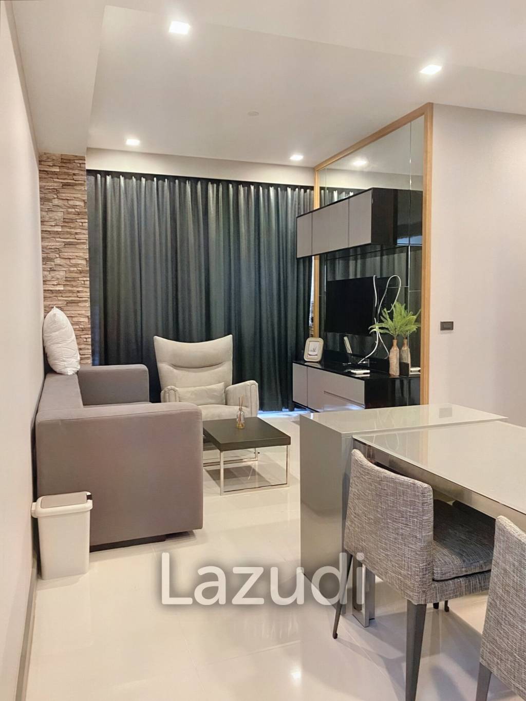 2 Bed 2 Bath 61 SQ.M M Silom