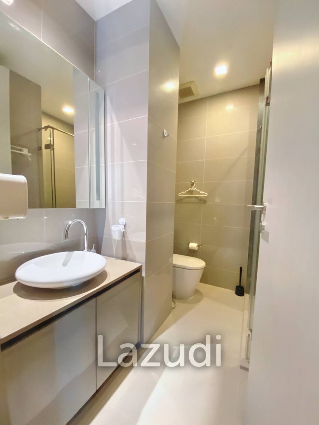 2 Bed 2 Bath 61 SQ.M M Silom