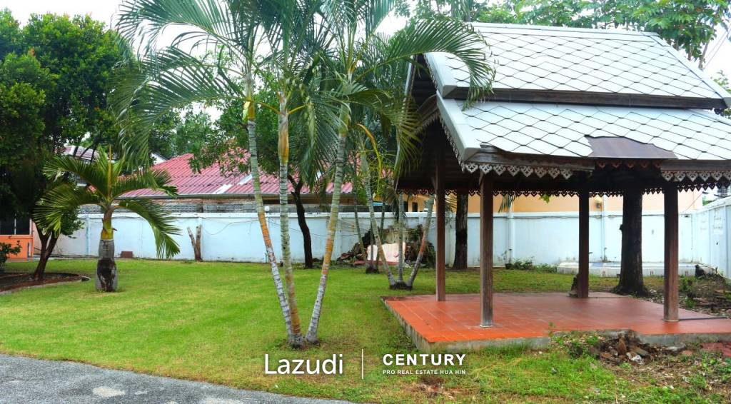 2 STOREY HOUSE  : 5  bed near the beach