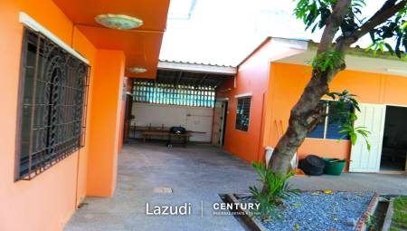 2 STOREY HOUSE  : 5  bed near the beach