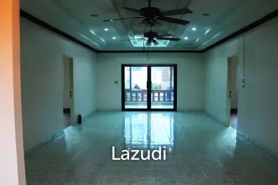 2 STOREY HOUSE  : 5  bed near the beach