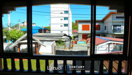 2 STOREY HOUSE  : 5  bed near the beach