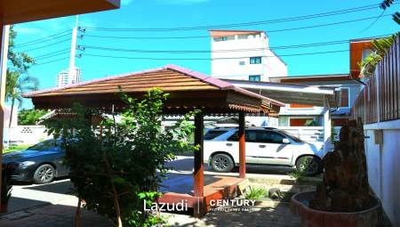 2 STOREY HOUSE  : 5  bed near the beach