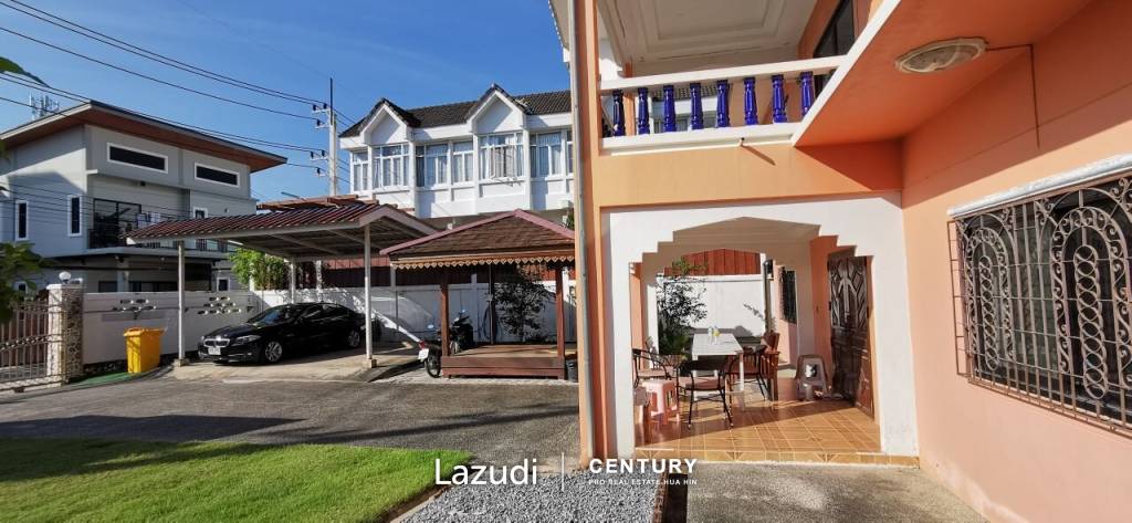 2 STOREY HOUSE  : 5  bed near the beach