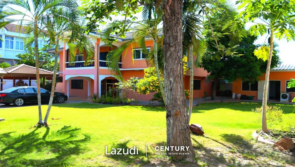 2 STOREY HOUSE  : 5  bed near the beach