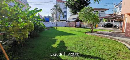 2 STOREY HOUSE  : 5  bed near the beach