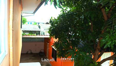 2 STOREY HOUSE  : 5  bed near the beach