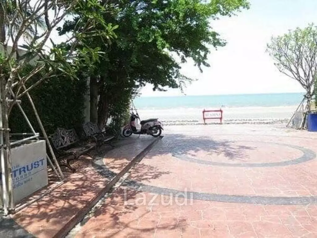 2 Bed Condo with Pool View