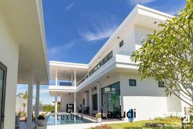 4 Bed 4 Bath Villa For Sale