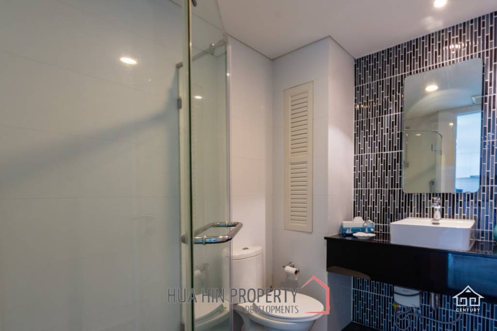 MYKONOS CONDO ( RENOVATED )  :  1 bed good located condo