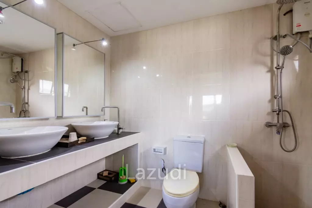 PALM HILLS CONDO : 2 bed with great mountain and canal view