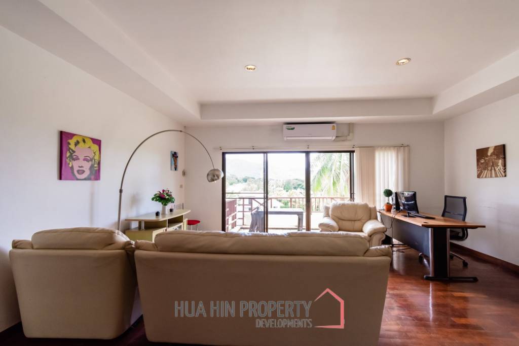 PALM HILLS CONDO : 2 bed with great mountain and canal view
