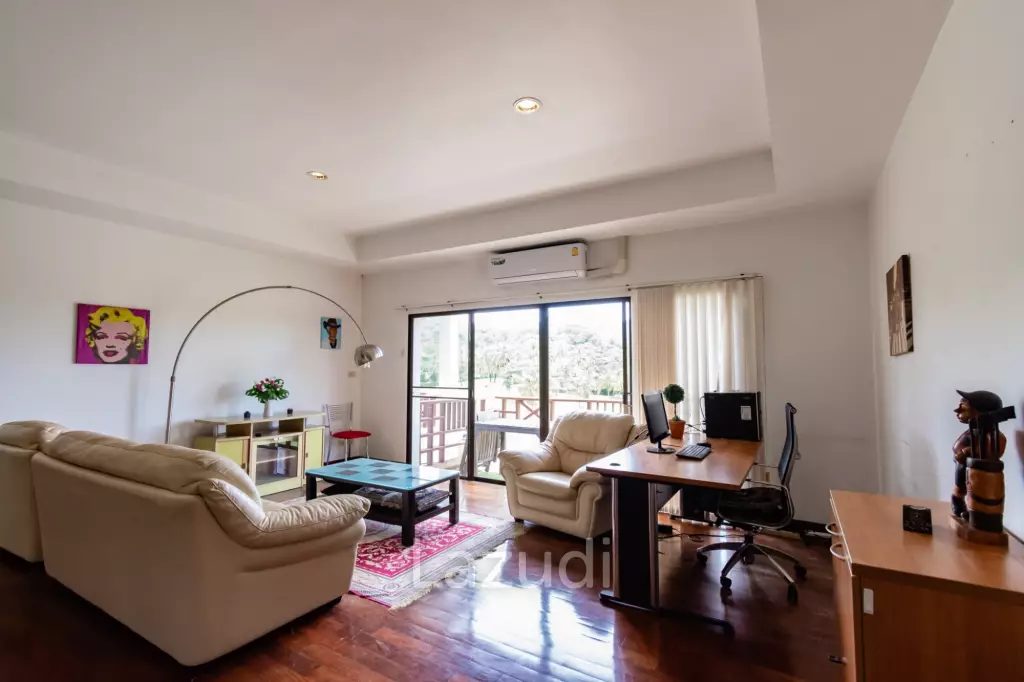 PALM HILLS CONDO : 2 bed with great mountain and canal view